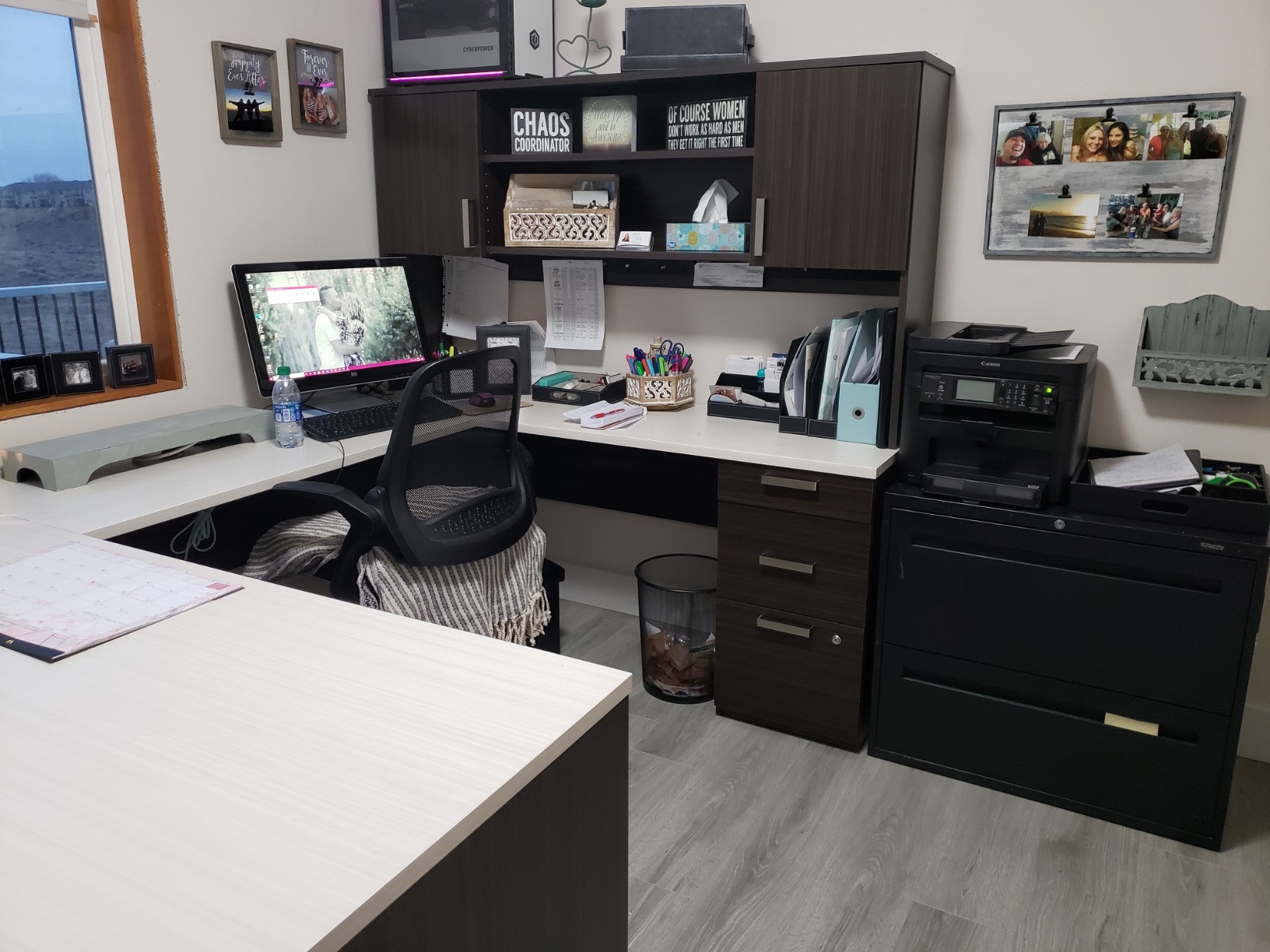 【Furniture】Bestar Ridgeley U-Shaped Executive Desk with Pedestal and Hutch, 65W, White Chocolate