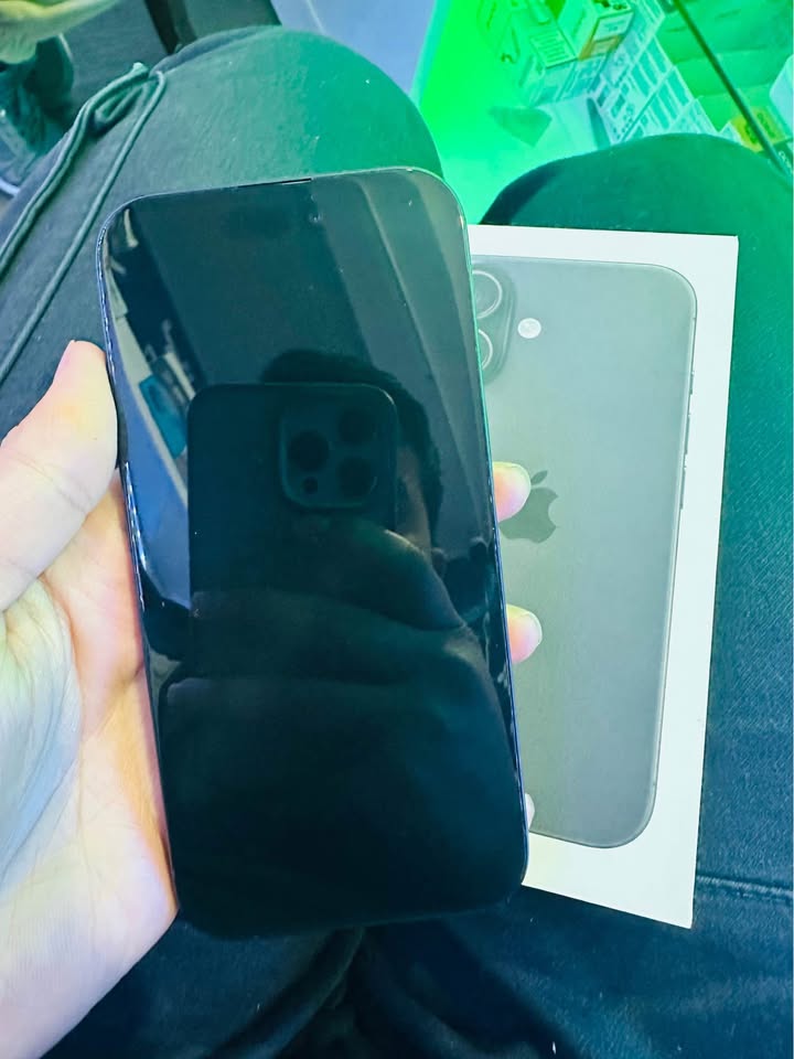 iPhone 16    256g