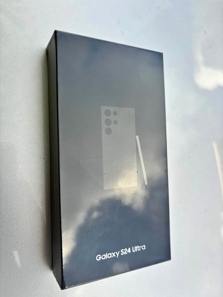 Samsung Galaxy S24 Ultra 256Gb Black Titanium Unlocked to all networks with warranty