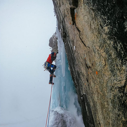 GoPro HERO10 Black-Waterproof sports camera with front LCD and touch screen rear screen, 5.3K60 ultra-high-definition video, 23MP photos, 1080p real-time streaming