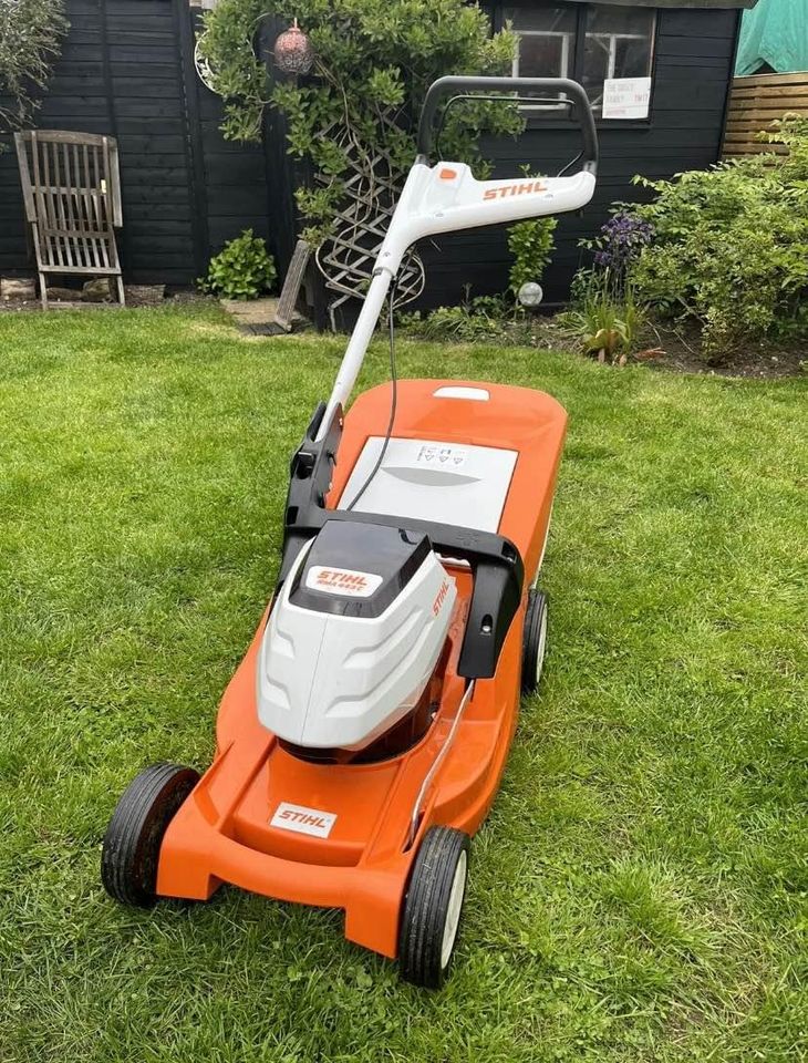 Flymo 36V EasiStore 340R Cordless Lawnmower Kit